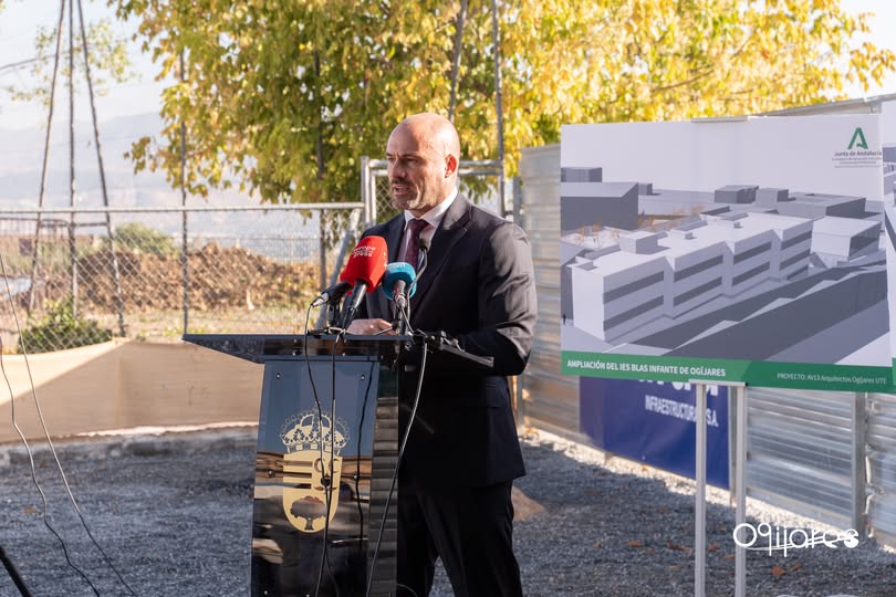 Colocación de la primera piedra en IES Blas Infante